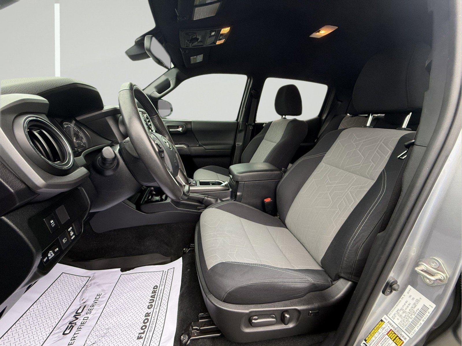 Used 2020 Toyota Tacoma TRD Off-Road image 4