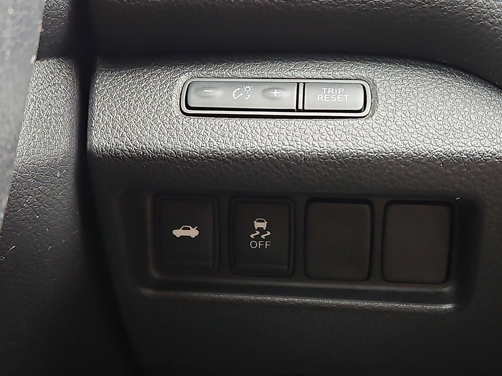 Used 2016 Nissan Altima 2.5 SR w/ LED Appearance Package image 24