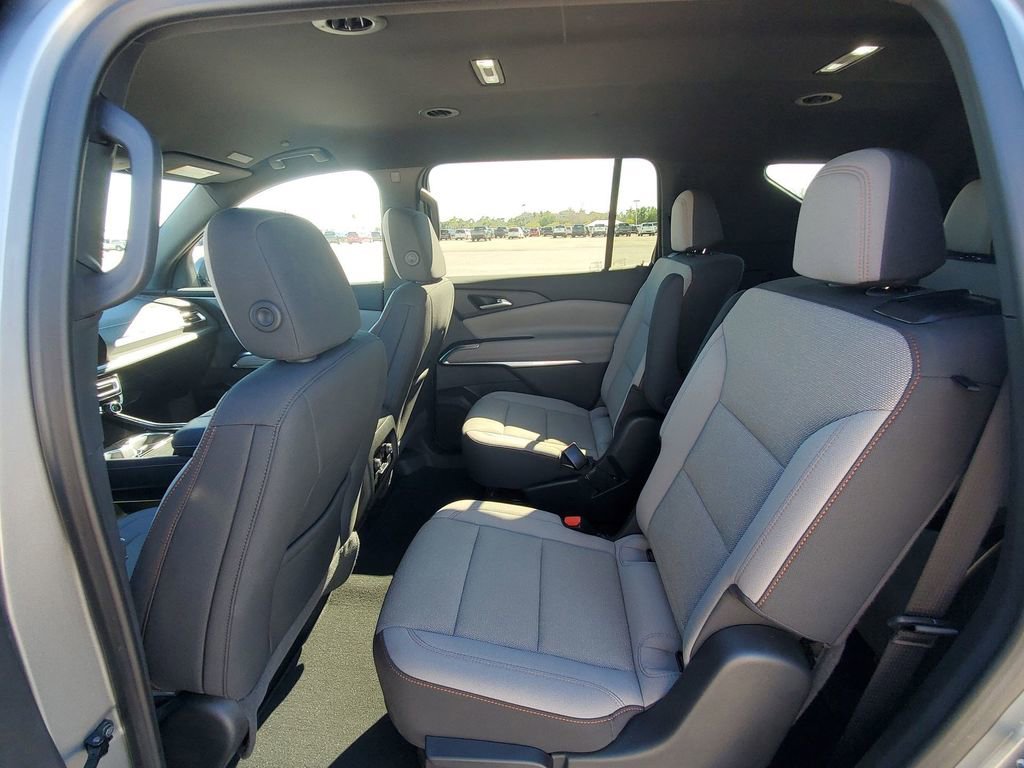 Used 2025 Chevrolet Traverse LT image 23