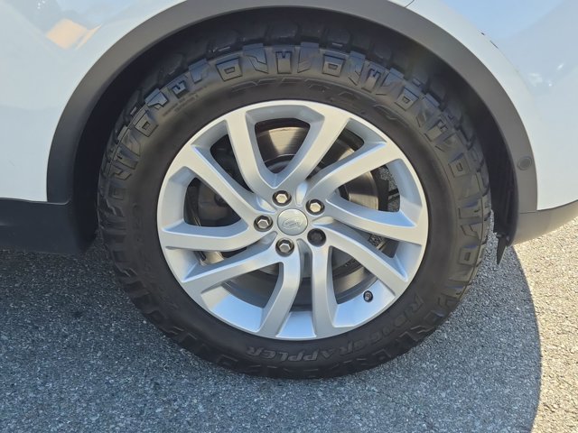 Used 2017 Land Rover Discovery HSE AWD/4WD image 29