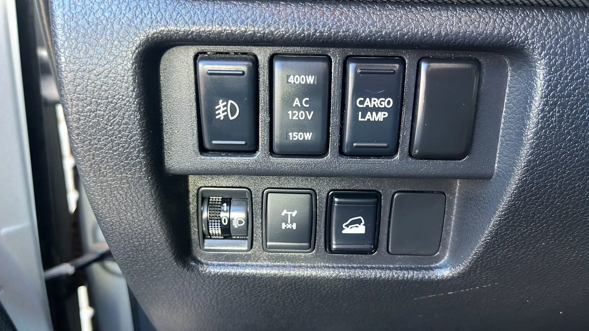 Used 2018 Nissan Titan PRO-4X image 10