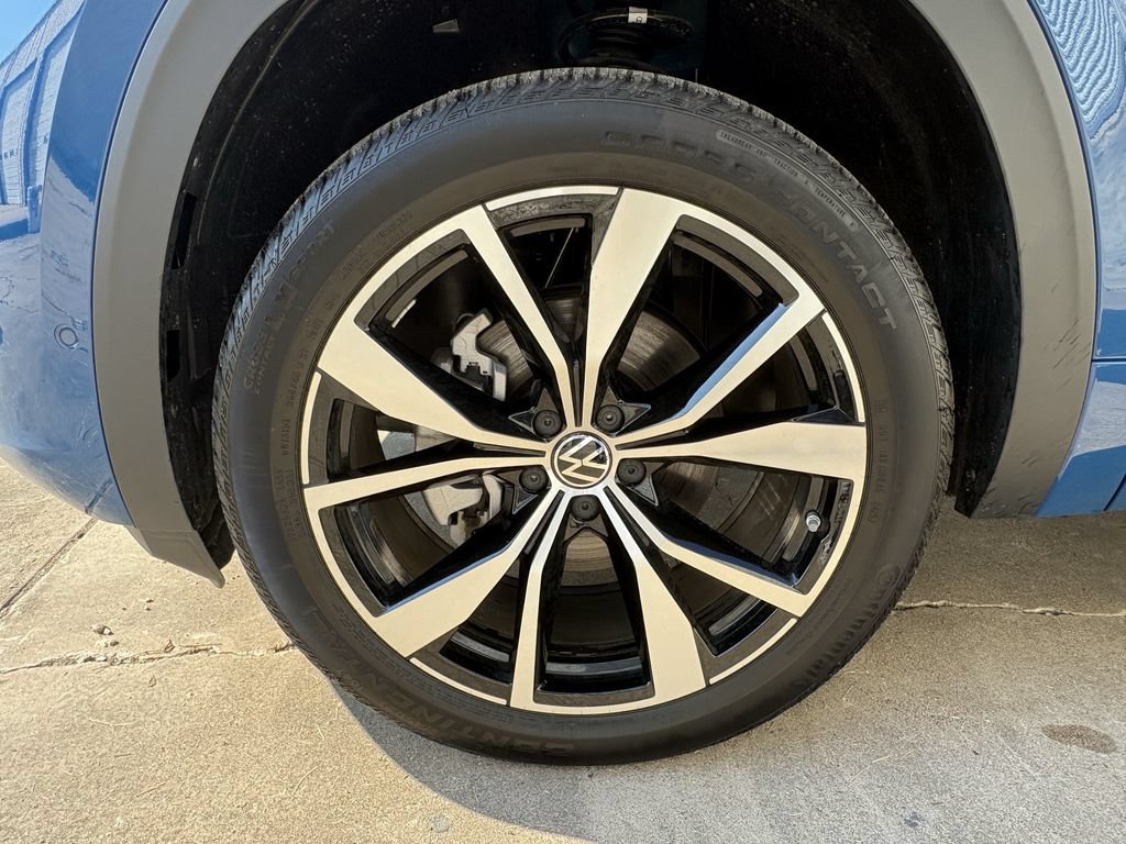 Used 2025 Volkswagen Atlas SEL Premium R-Line AWD/4WD image 9