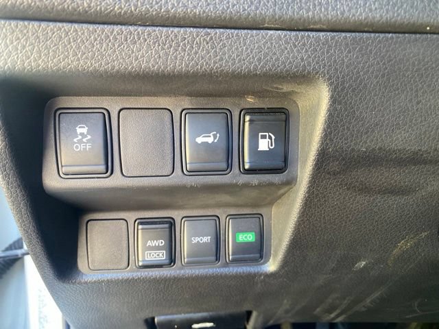 Used 2018 Nissan Rogue SV AWD/4WD image 27