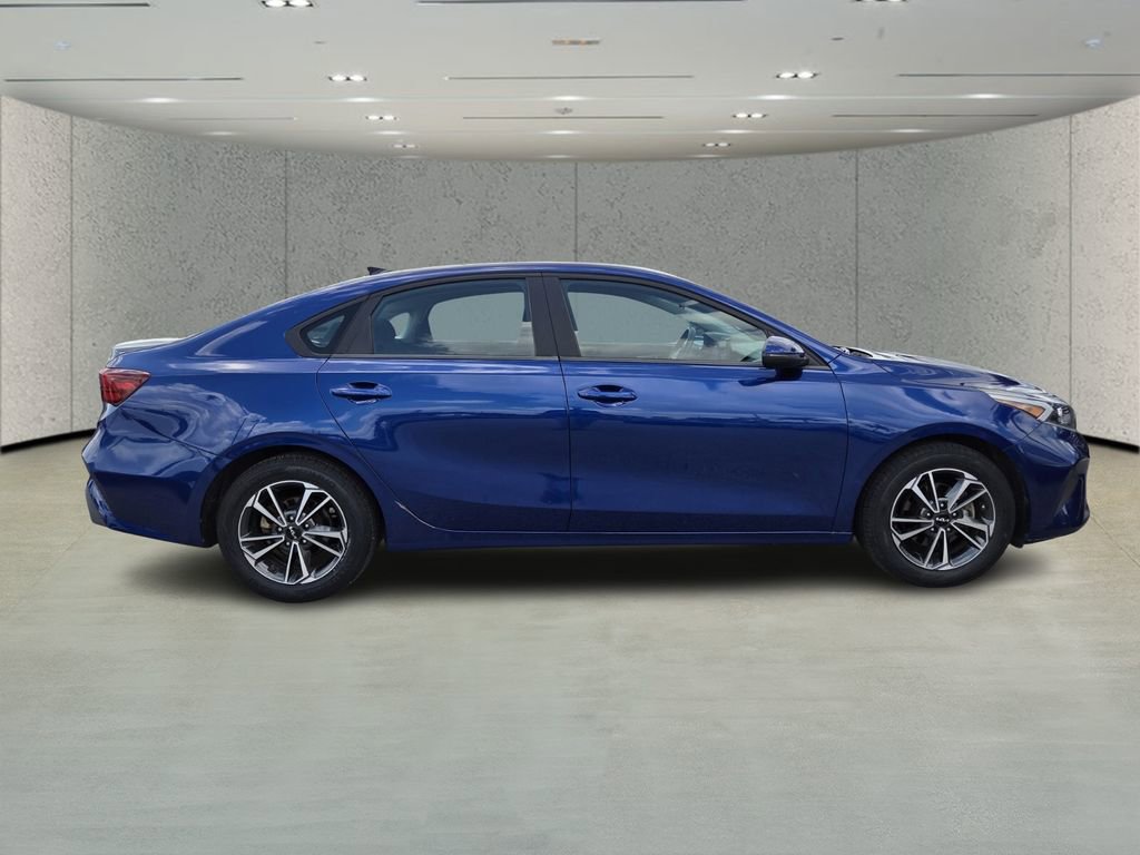Used 2022 Kia Forte LXS w/ LXS Technology Package image 2