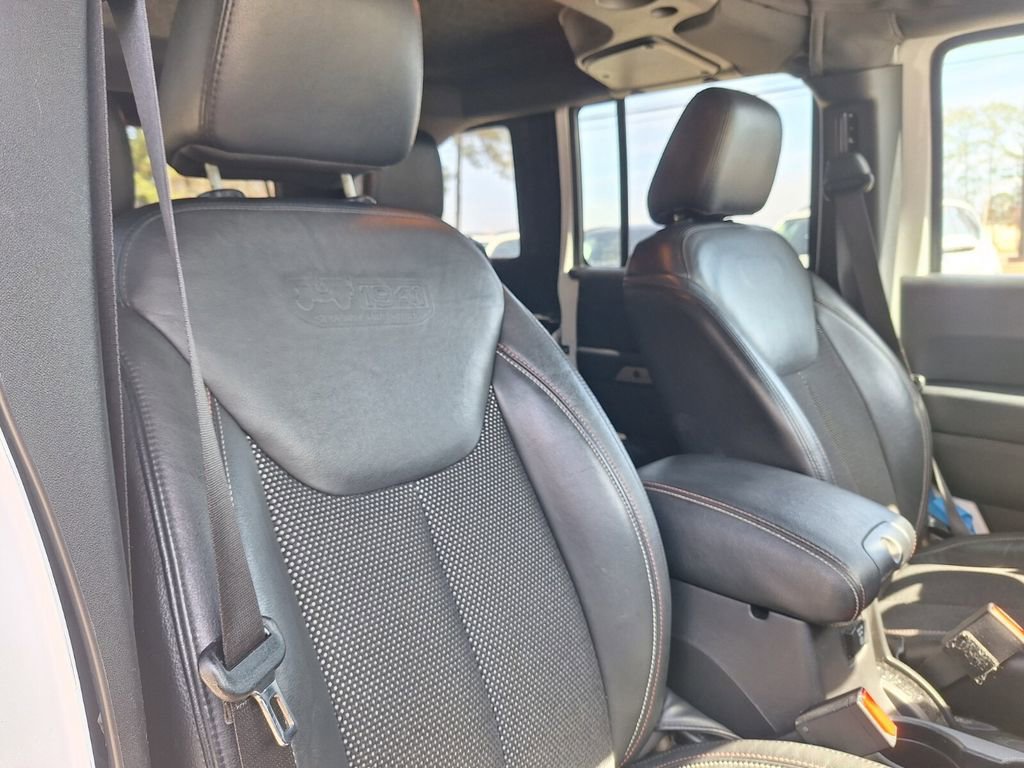 Used 2016 Jeep Wrangler Unlimited Sahara image 24