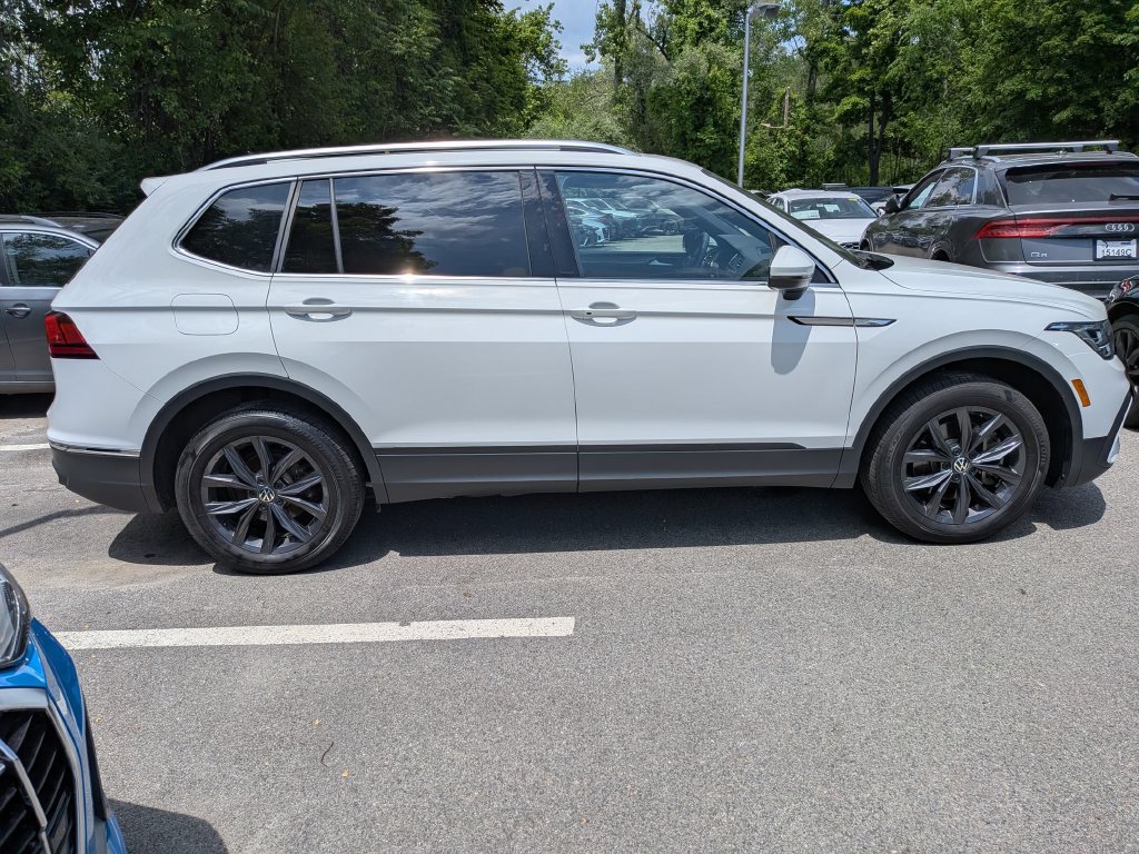 Certified 2024 Volkswagen Tiguan SE AWD/4WD image 2