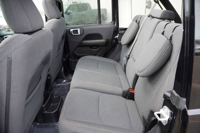 Used 2025 Jeep Wrangler Unlimited Sahara w/ Safety Group image 17