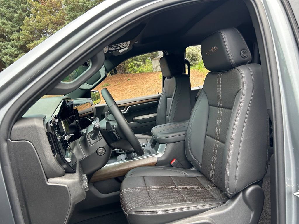 Used 2026 Chevrolet Silverado 1500 High Country w/ LPO, Dark Essentials Package AWD/4WD image 46
