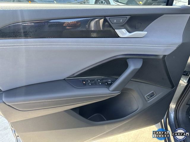 Used 2025 Volkswagen Tiguan SE FWD image 12