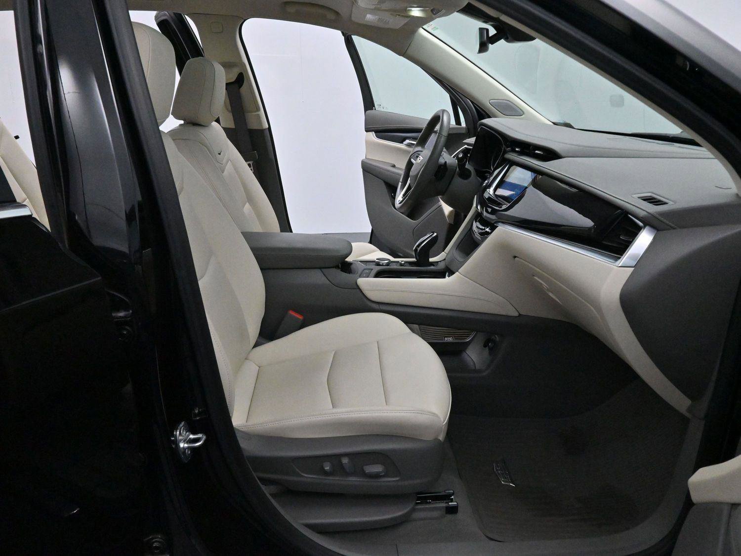 Certified 2024 Cadillac XT6 Premium Luxury image 33