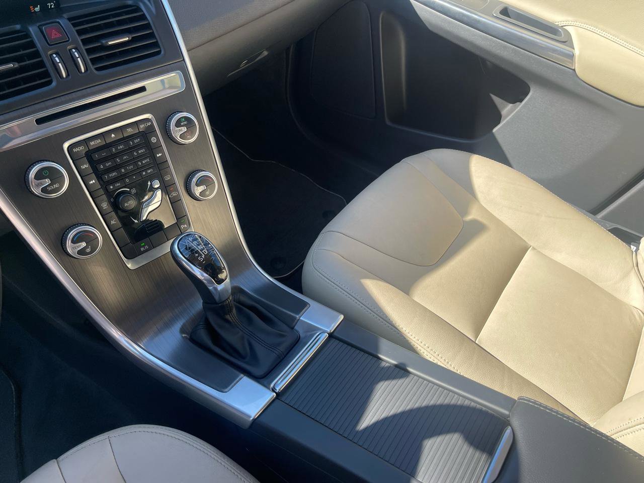 Used 2016 Volvo XC60 T5 Premier w/ Protection Package image 12