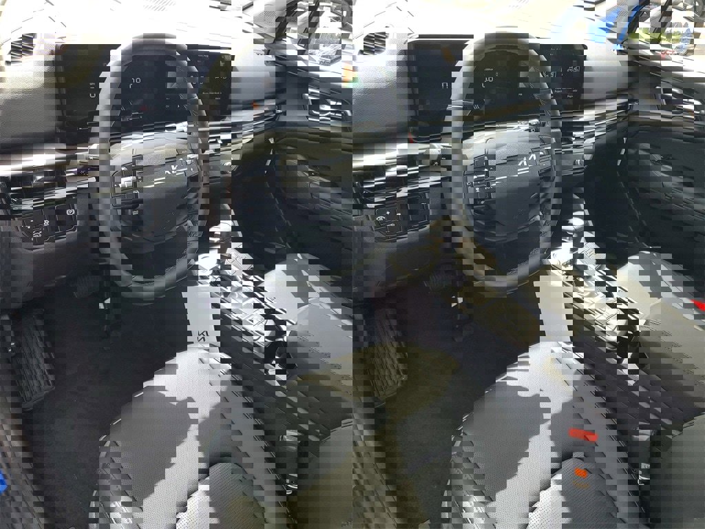 New 2026 Kia Sportage EX w/ EX Panorama Roof Package image 6