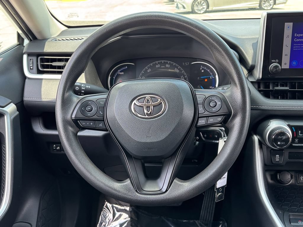 Used 2025 Toyota RAV4 LE AWD/4WD image 24