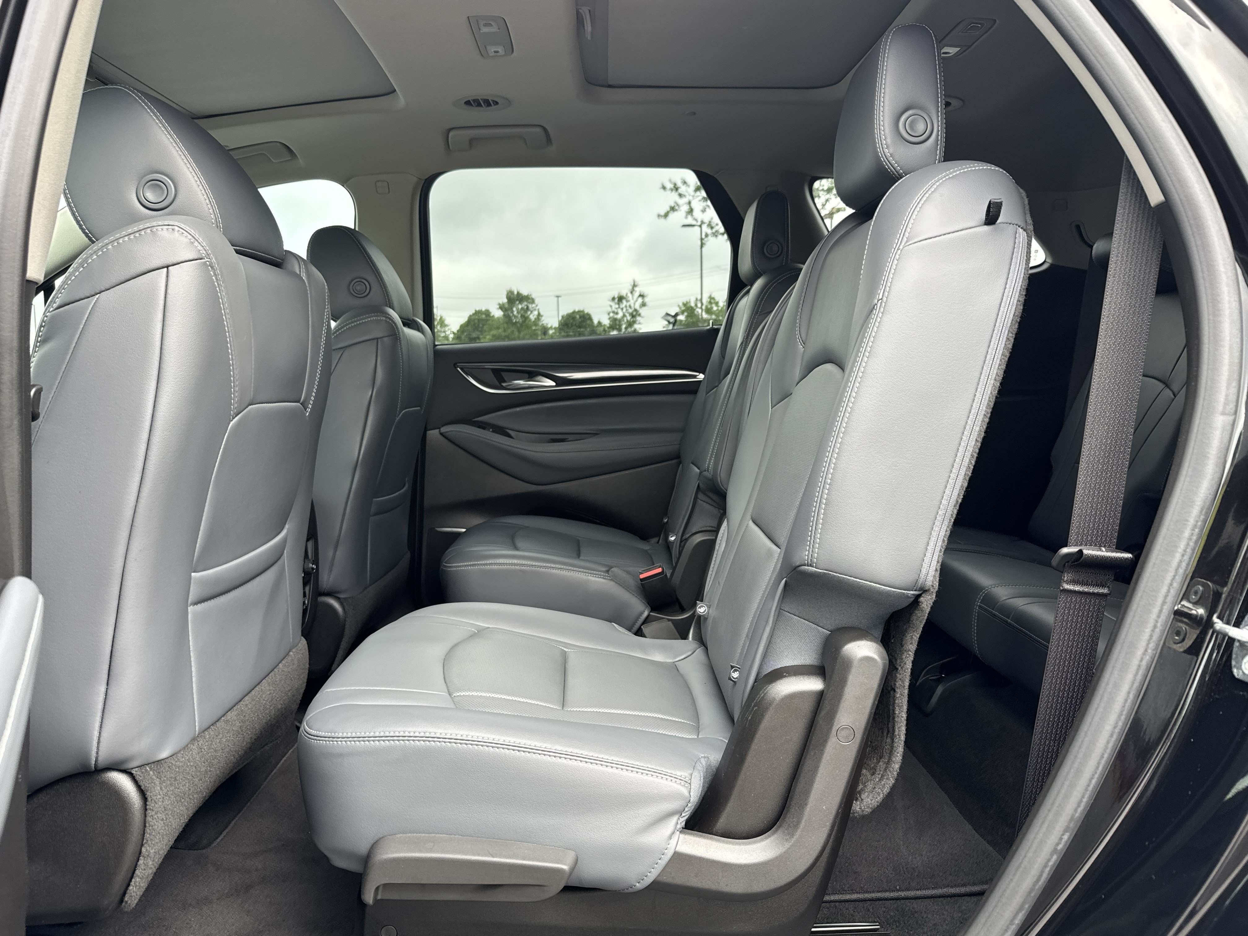 Used 2018 Buick Enclave Premium w/ Experience Buick Package FWD image 31