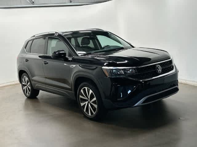 Used 2023 Volkswagen Taos SE w/ Panoramic Sunroof Package AWD/4WD image 30