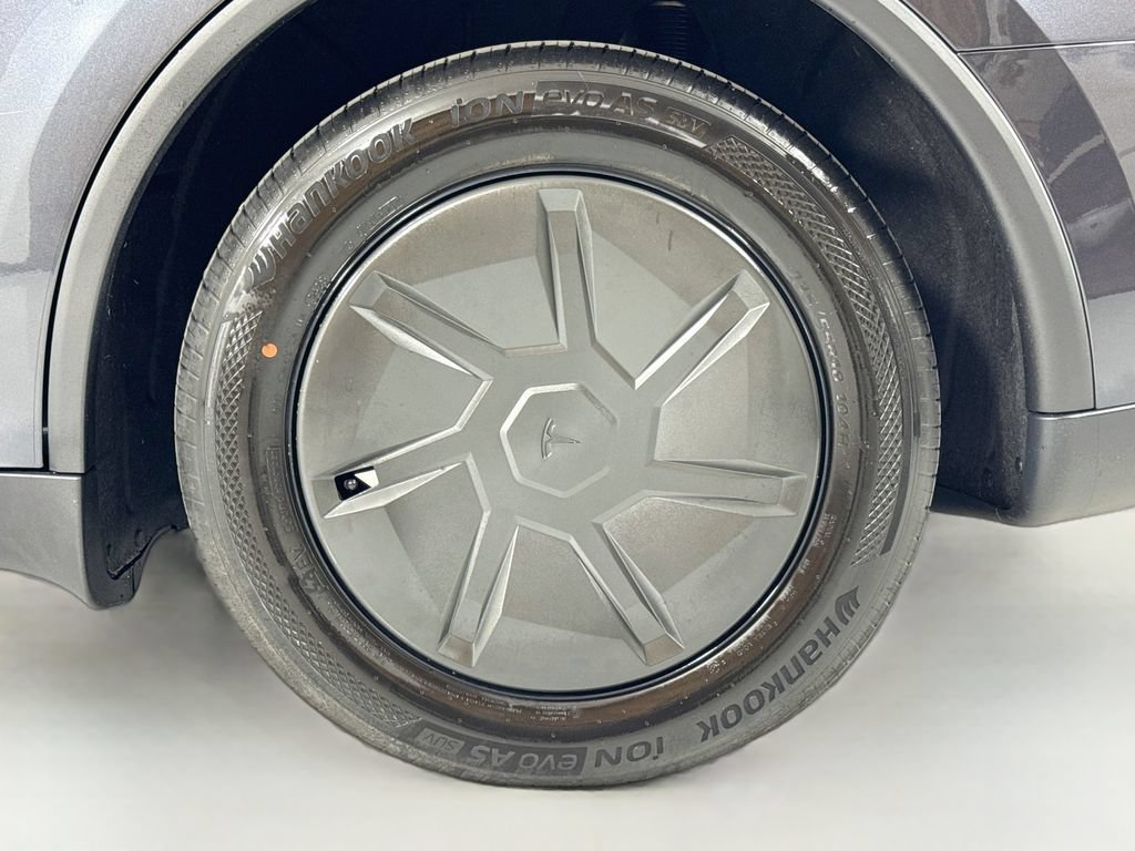 Used 2026 Tesla Model Y 2WD image 9