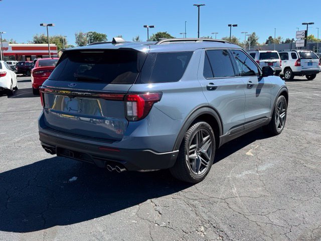 Used 2025 Ford Explorer ST AWD/4WD image 5