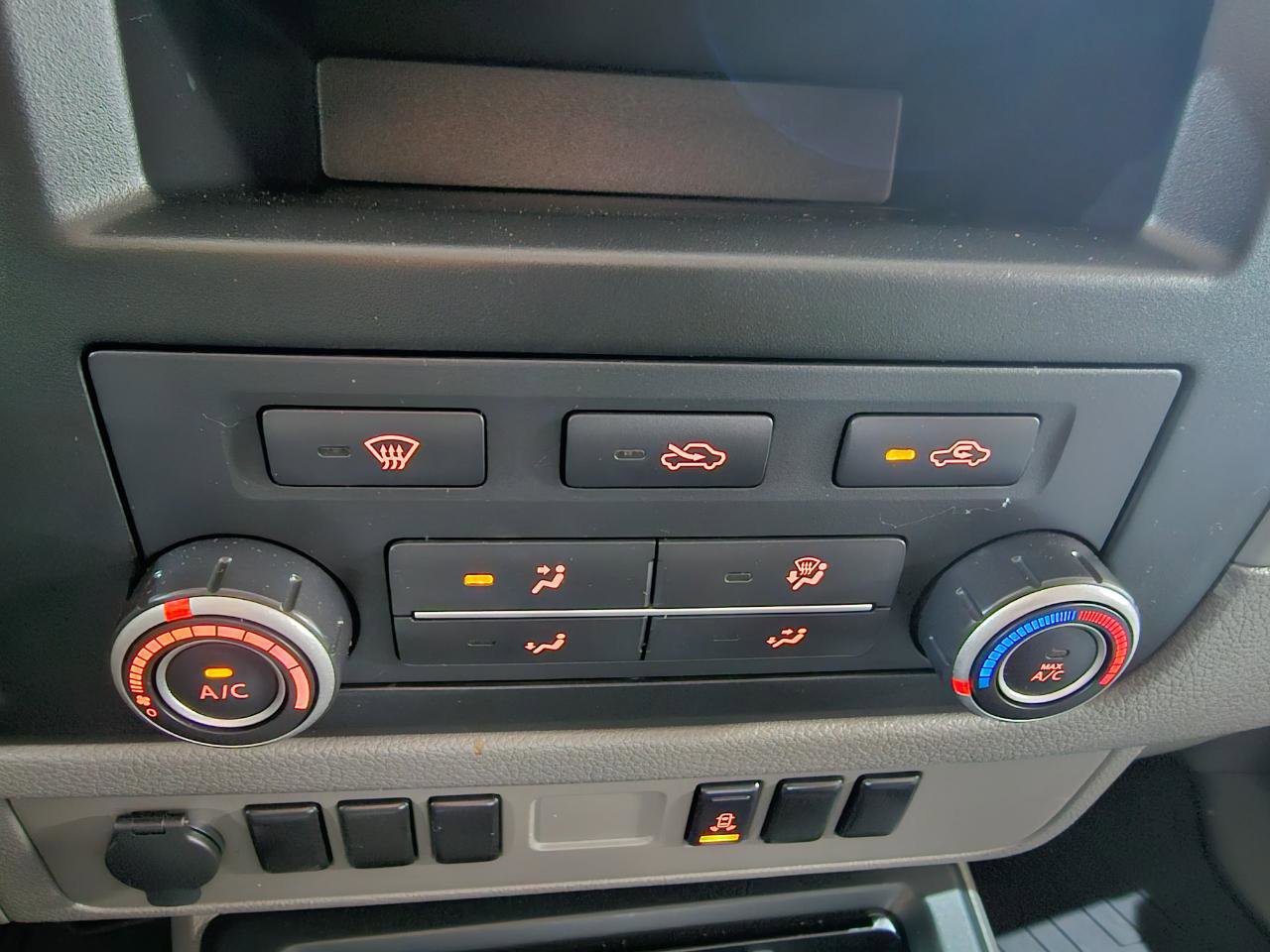 Used 2017 Nissan NV 1500 SV image 29