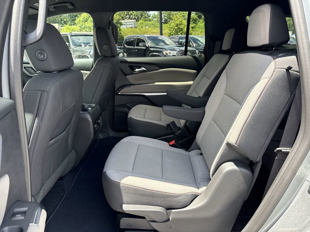 New 2025 Chevrolet Traverse LT image 24