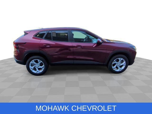 Used 2024 Chevrolet Trax LS w/ LS Convenience Package FWD image 9