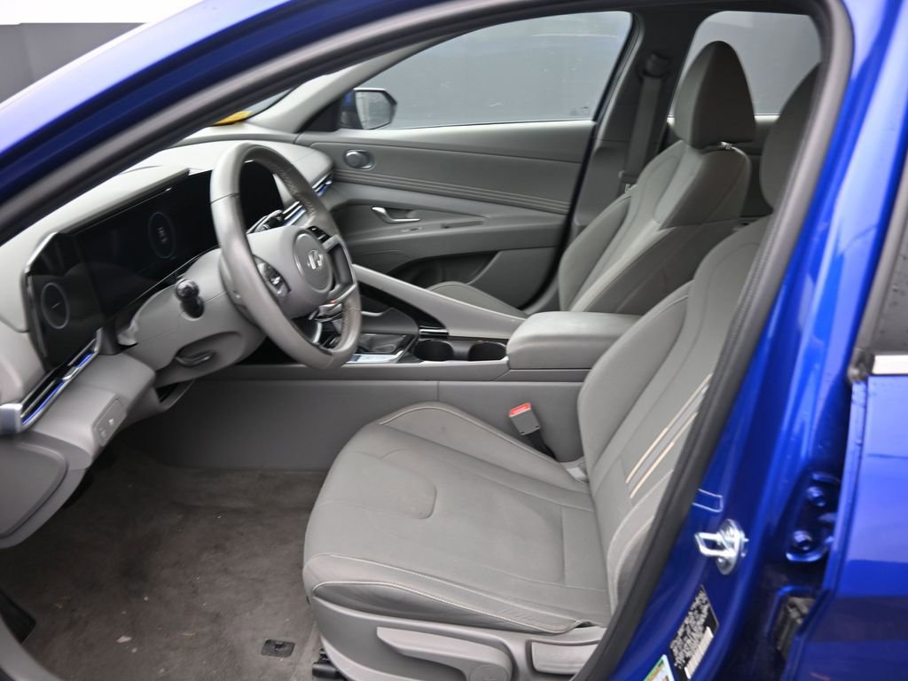 Used 2025 Hyundai Elantra SEL image 45