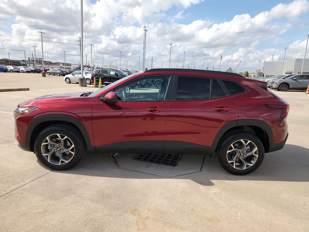 Used 2025 Chevrolet Trax LT image 8