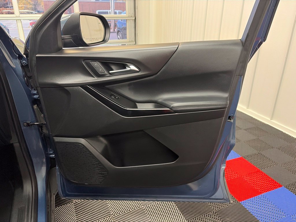 Used 2025 Chevrolet Equinox LT w/ Convenience Package II AWD/4WD image 23