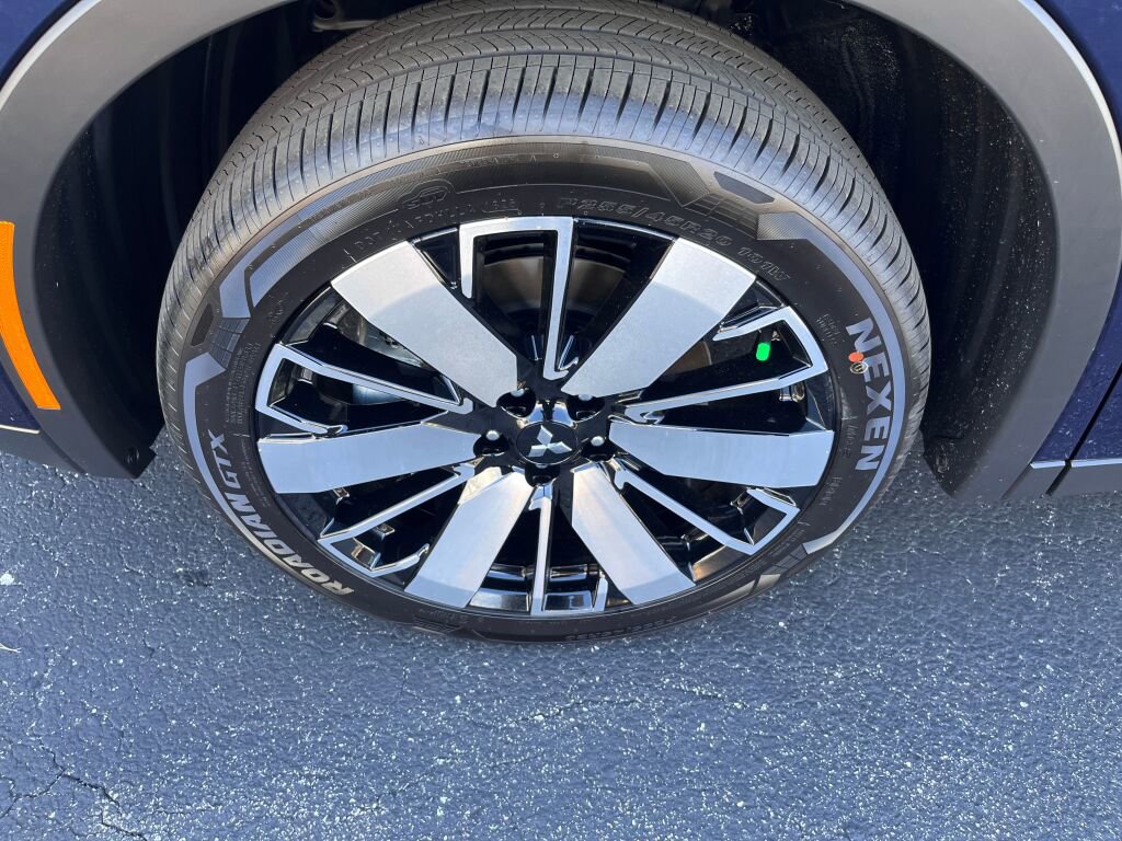 New 2025 Mitsubishi Outlander SE image 10