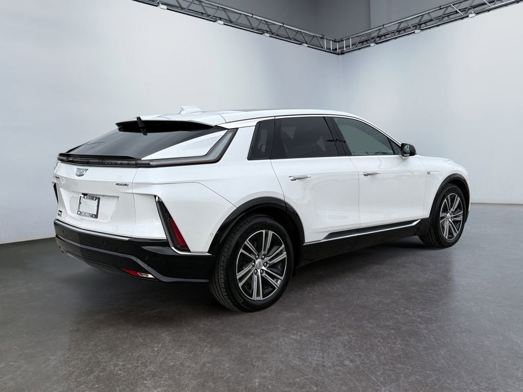 Used 2024 Cadillac Lyriq Luxury image 3