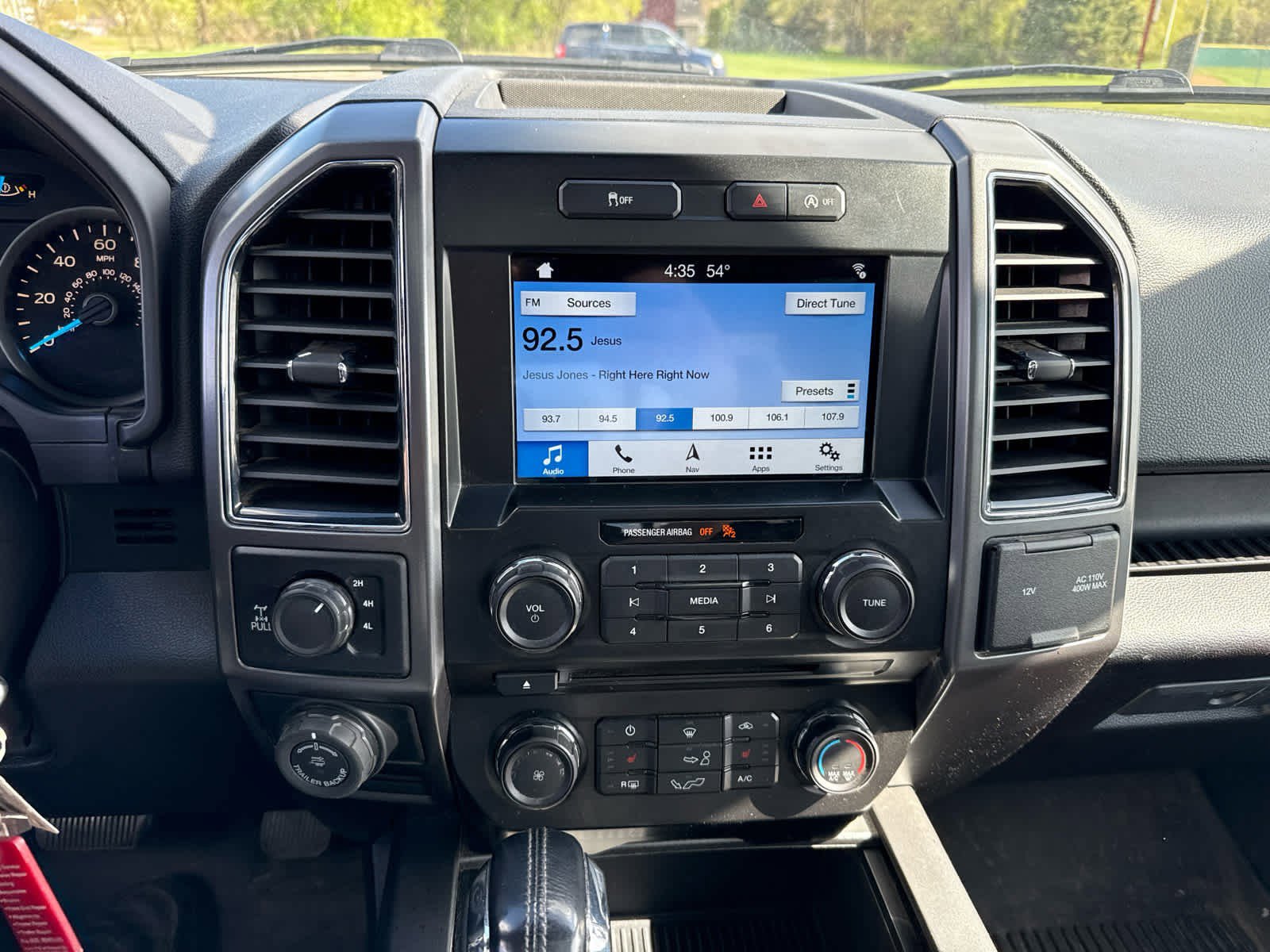 Used 2017 Ford F150 XLT w/ Equipment Group 302A Luxury AWD/4WD image 10