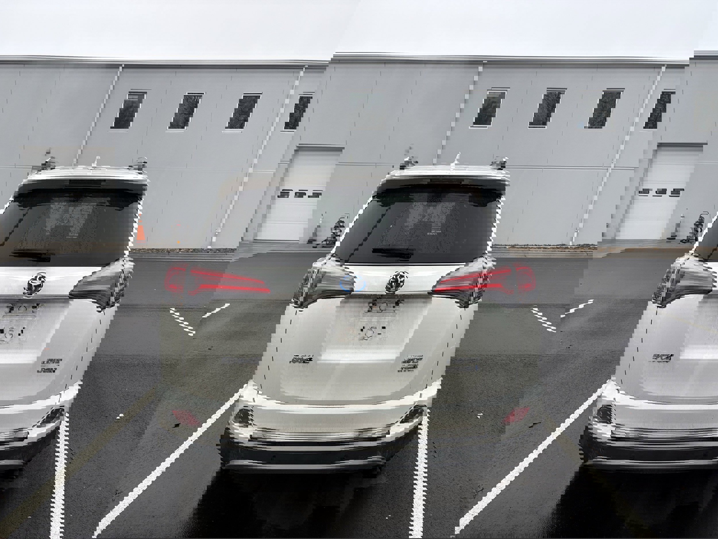 Used 2018 Toyota RAV4 Limited w/ Advanced Technology Package image 5