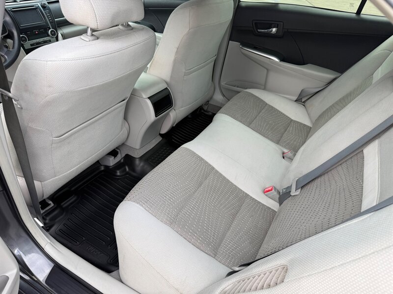 Used 2013 Toyota Camry LE FWD image 12
