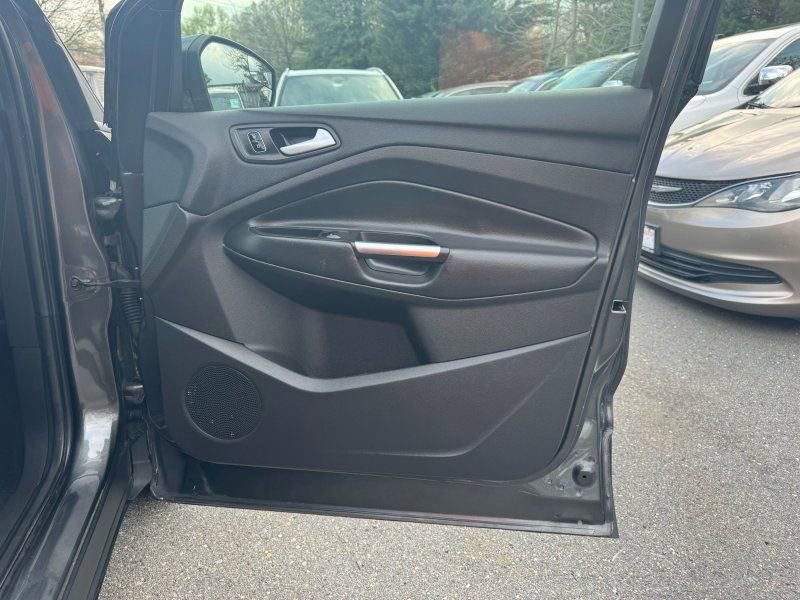 Used 2017 Ford Escape SE FWD image 20