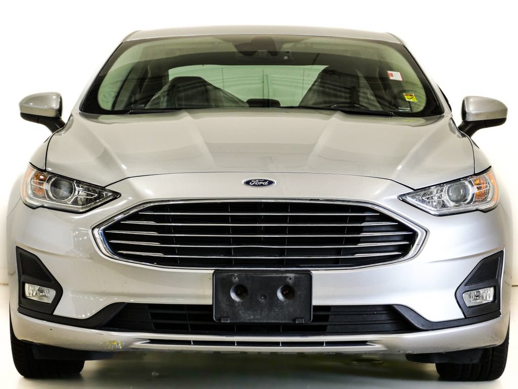 Used 2020 Ford Fusion SE w/ Equipment Group 151A FWD image 2