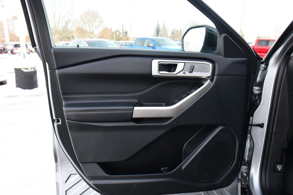 Used 2023 Ford Explorer XLT w/ Equipment Group 202A image 24