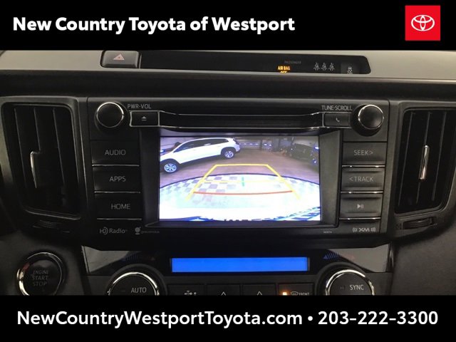 Used 2018 Toyota RAV4 SE image 17