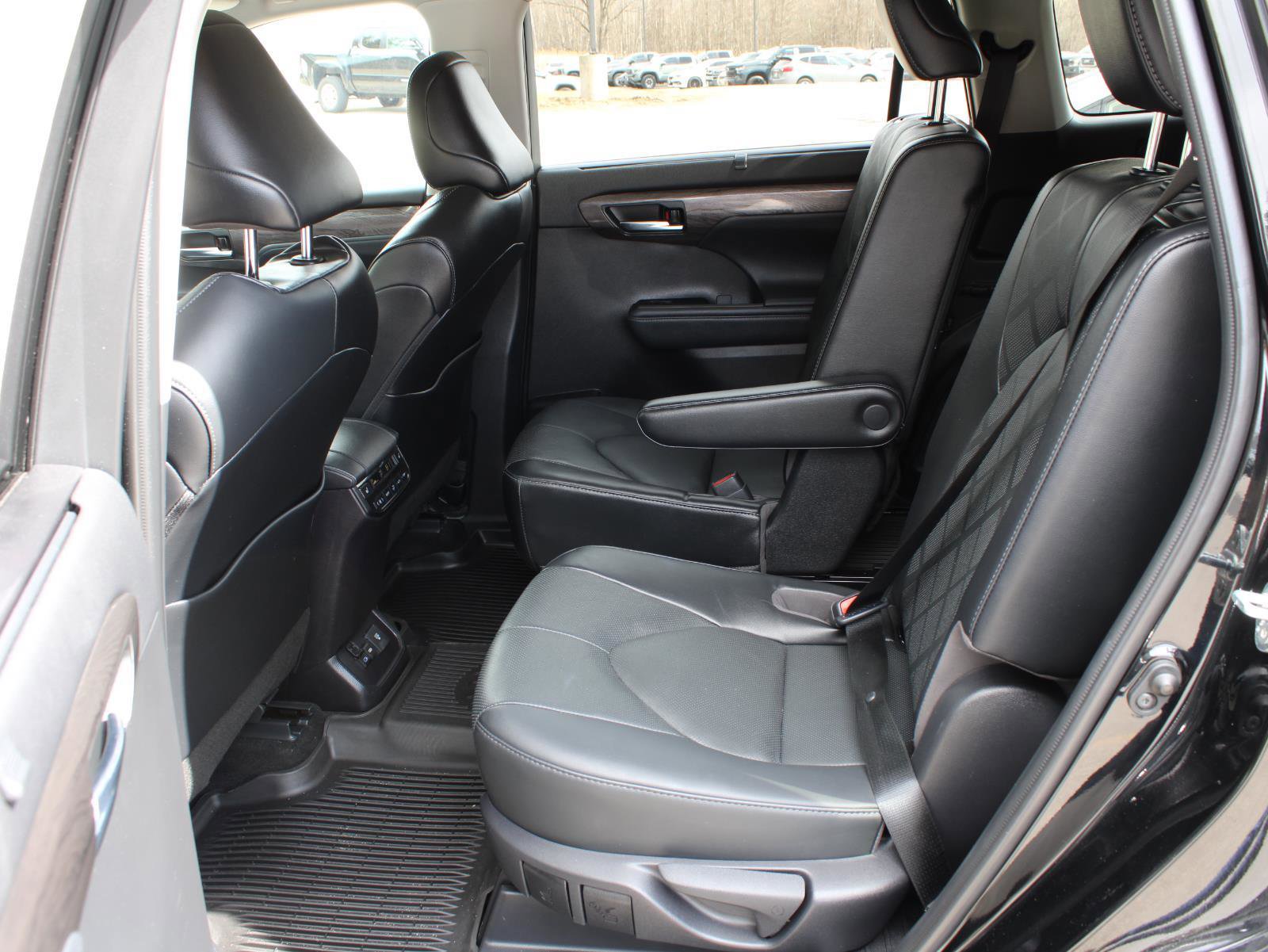 Used 2022 Toyota Highlander Platinum AWD/4WD image 19