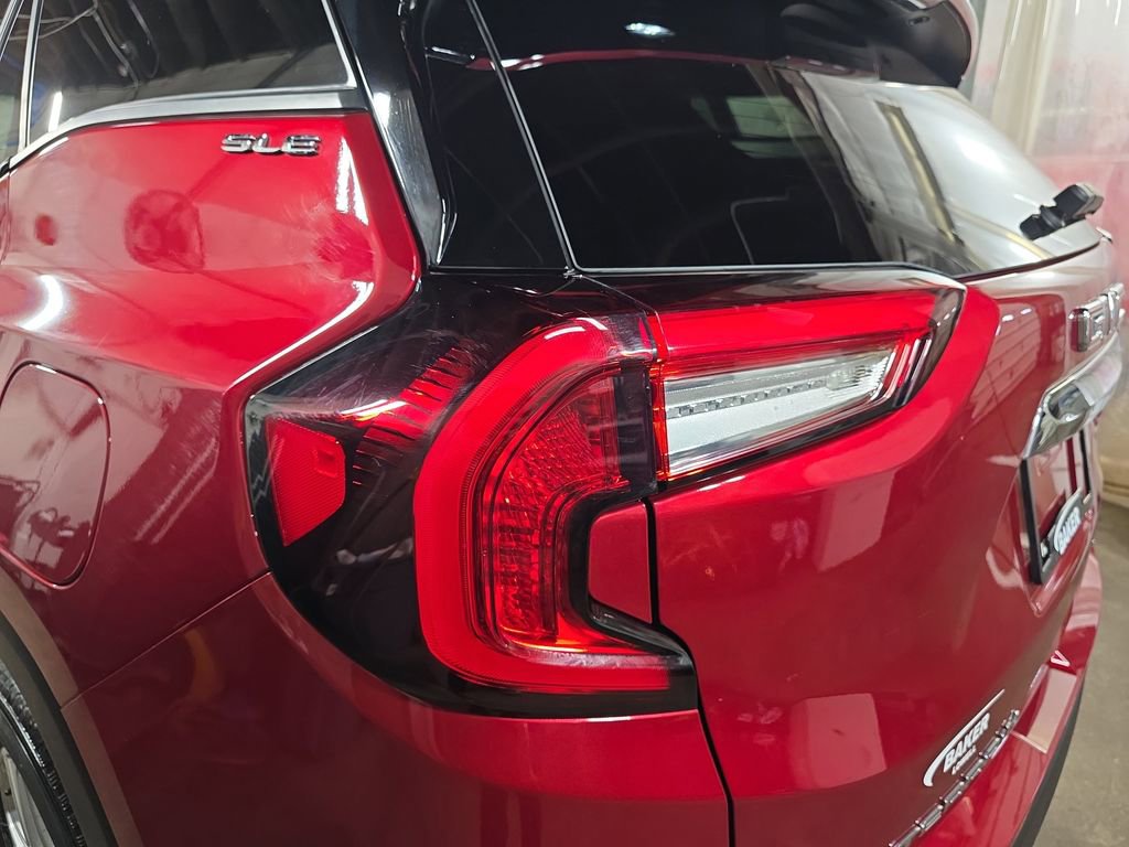 Used 2024 GMC Terrain SLE w/ Driver Convenience Package image 33