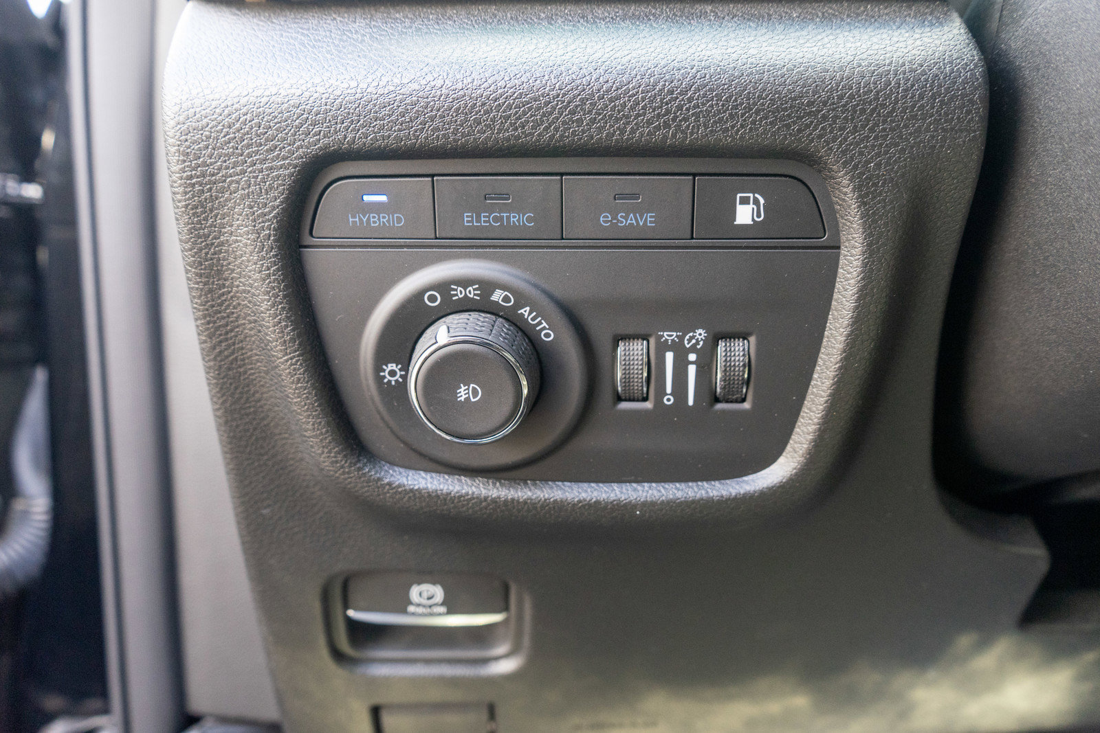 Used 2023 Jeep Grand Cherokee 4WD 4xe image 17