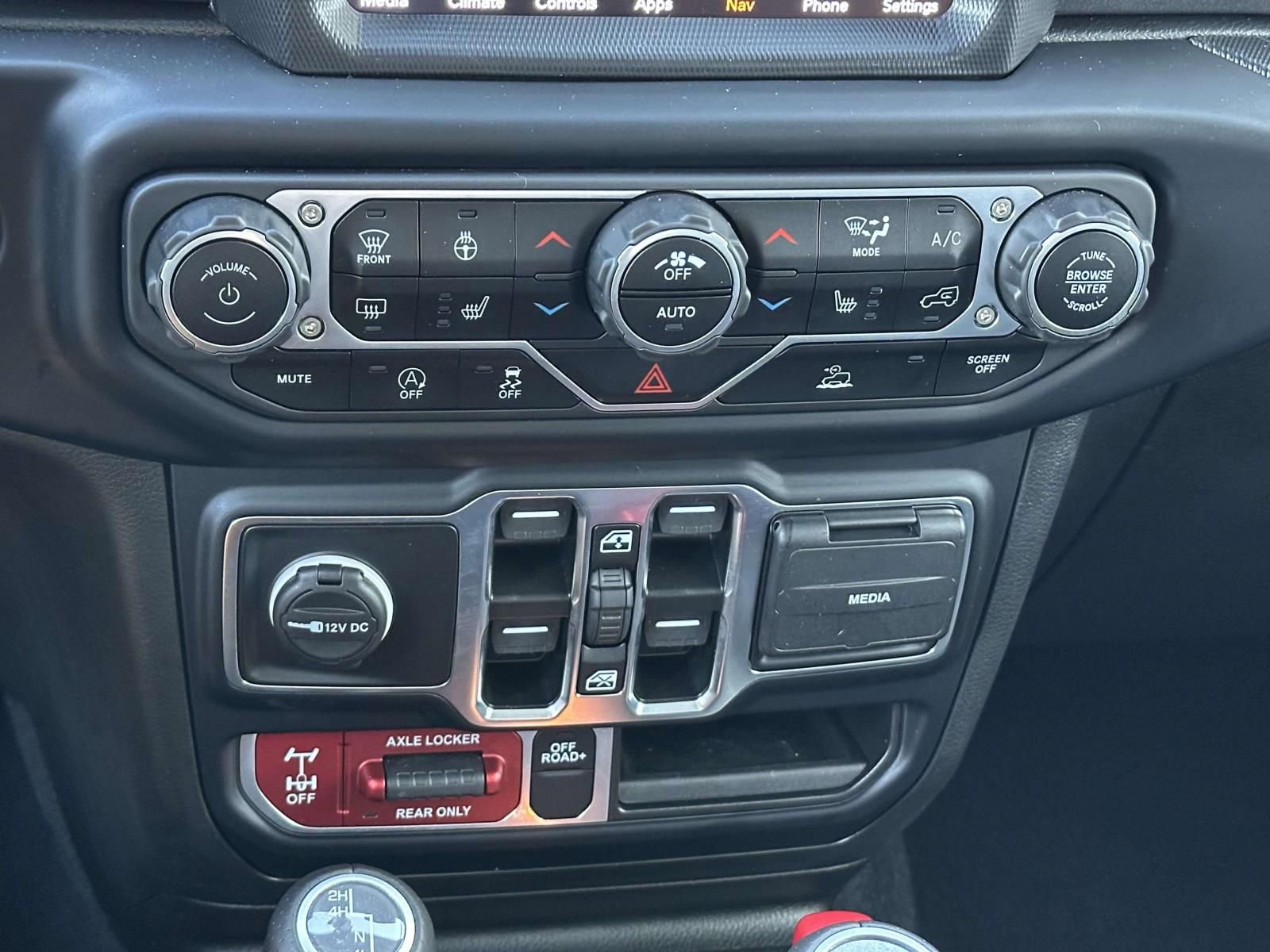 Used 2023 Jeep Gladiator Mojave w/ Cold Weather Group image 19