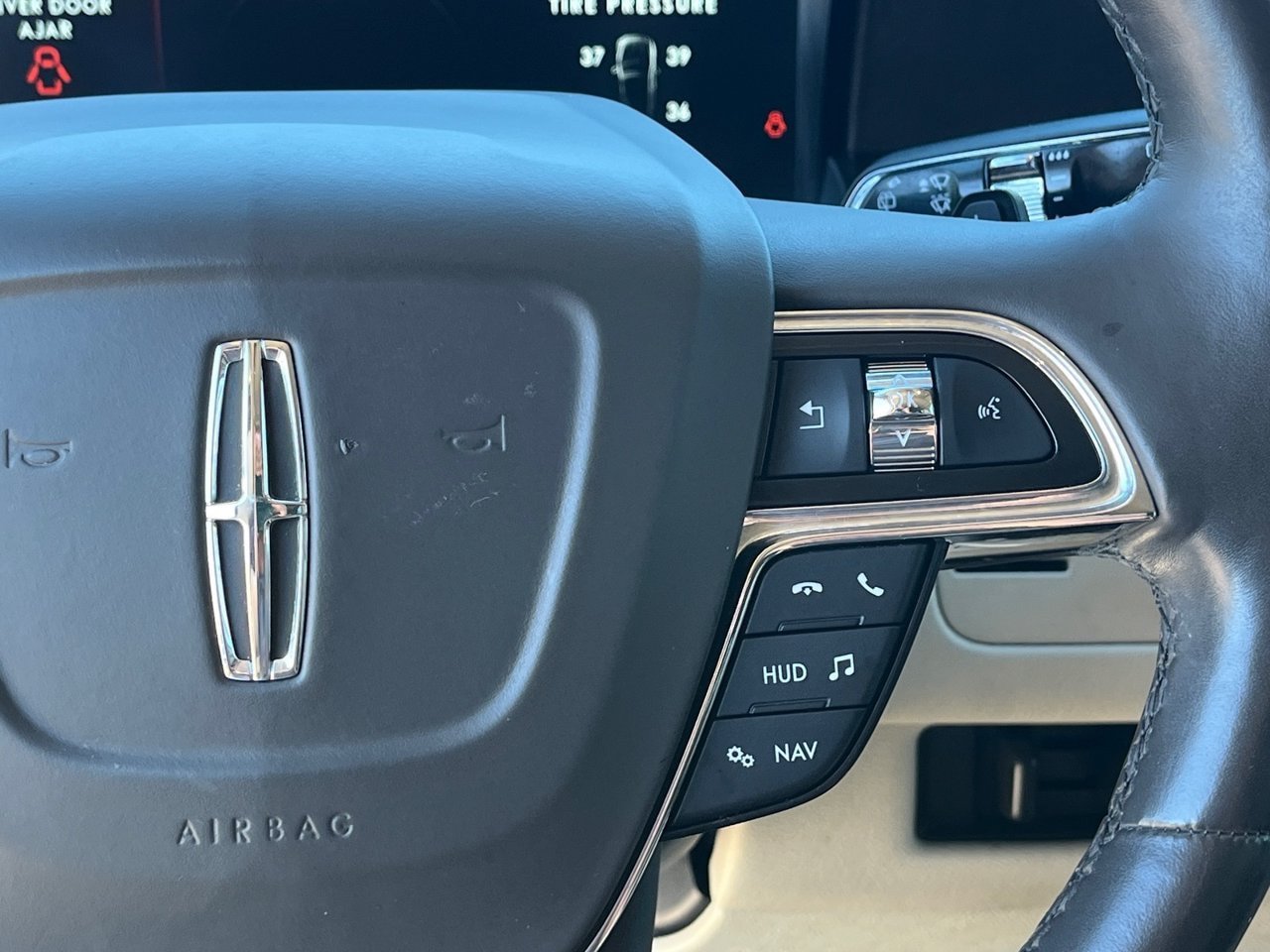 Used 2021 Lincoln Navigator L Reserve AWD/4WD image 20