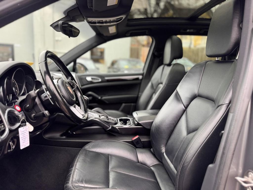 Used 2017 Porsche Cayenne image 18