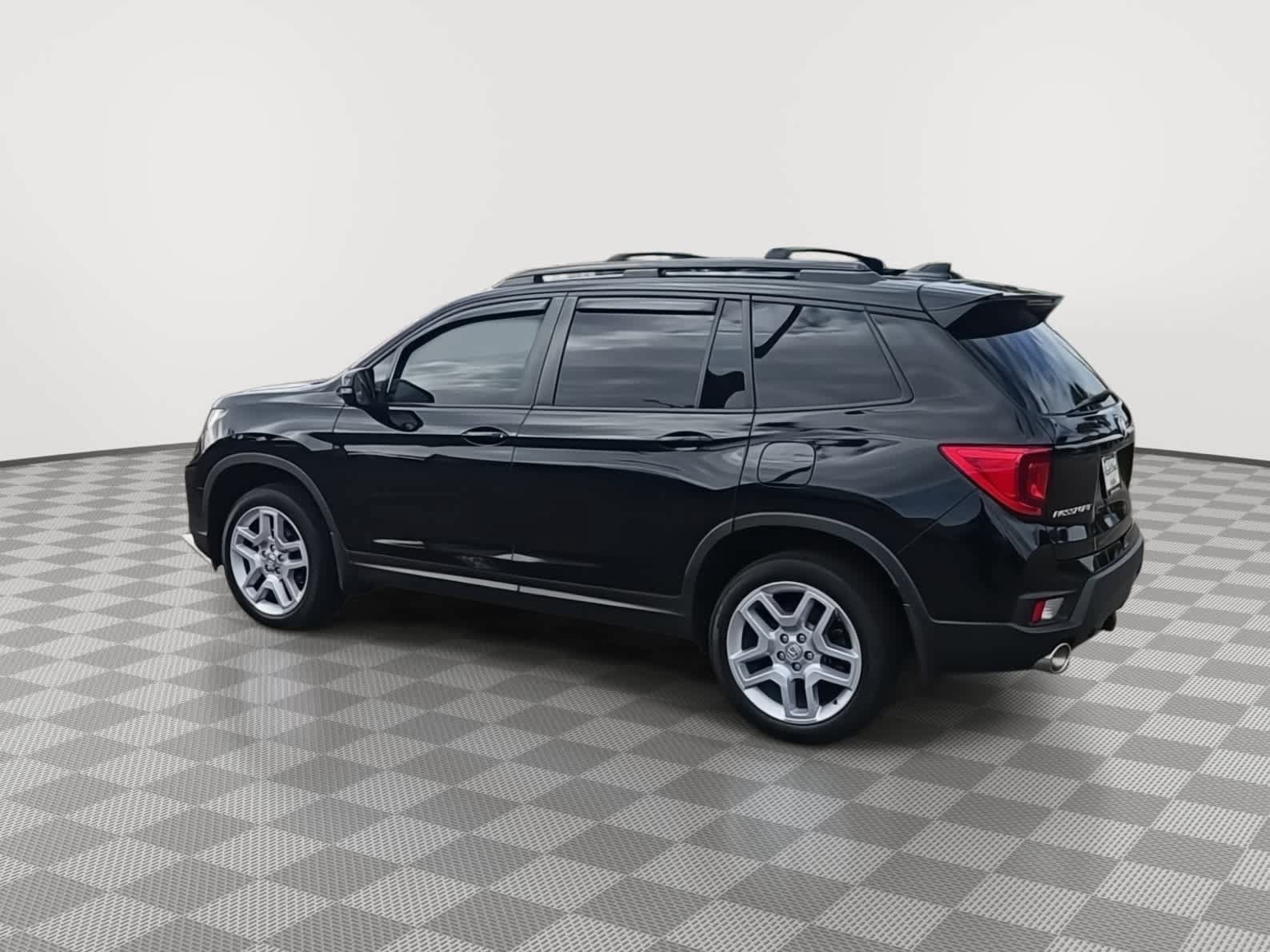 Used 2025 Honda Passport EX-L image 6