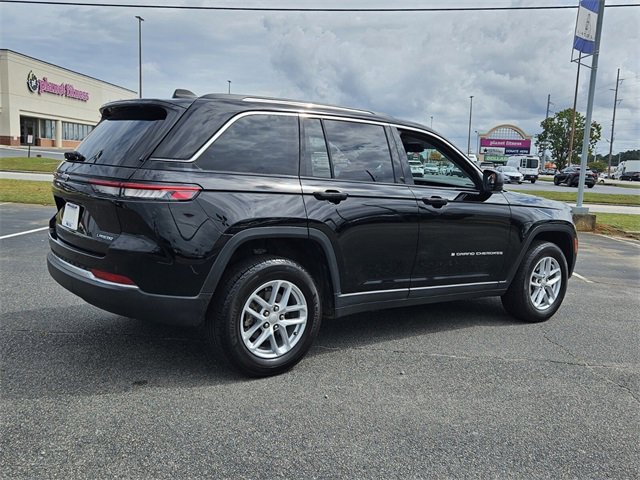 Used 2023 Jeep Grand Cherokee Laredo image 8