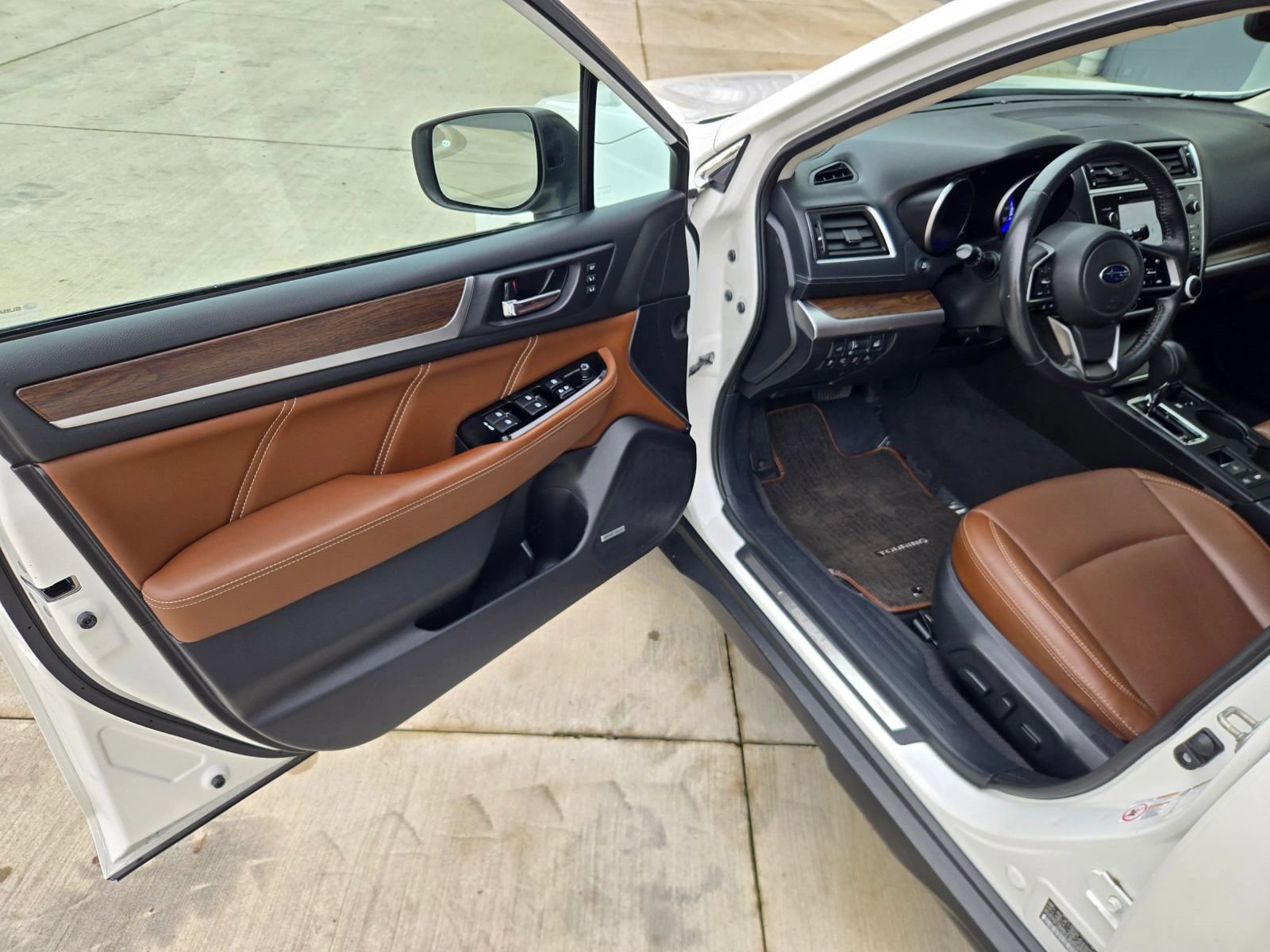 Used 2018 Subaru Outback 3.6R Touring w/ Popular Package #3 AWD/4WD image 10