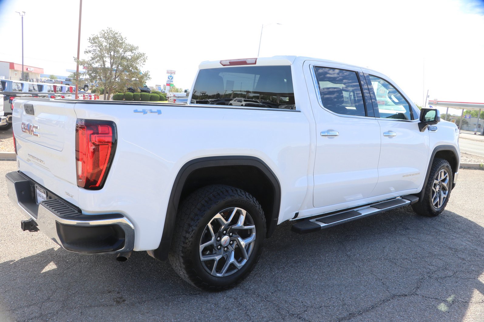 Used 2024 GMC Sierra 1500 SLT AWD/4WD image 7