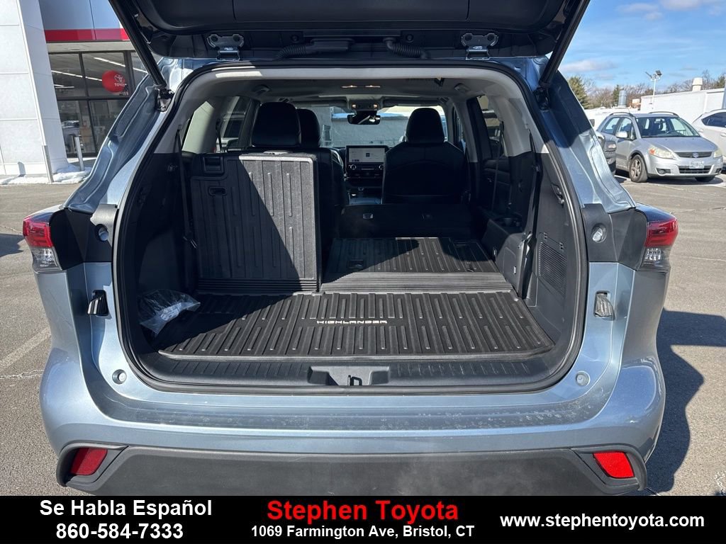Used 2023 Toyota Highlander XLE AWD/4WD image 29