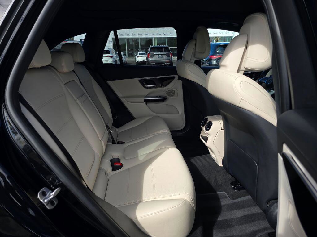 Used 2024 Mercedes-Benz GLC 300 4MATIC w/ Driver Assistance Package image 23