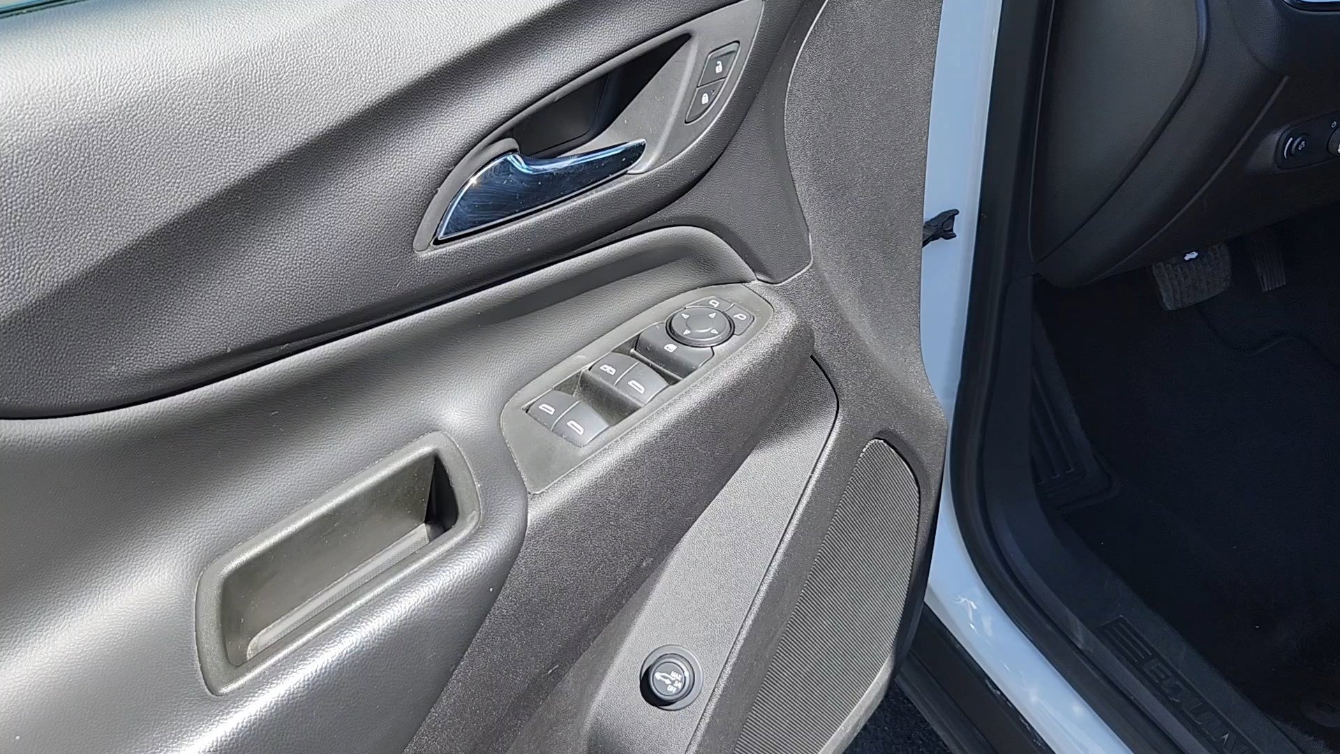 Used 2024 Chevrolet Equinox LT image 7