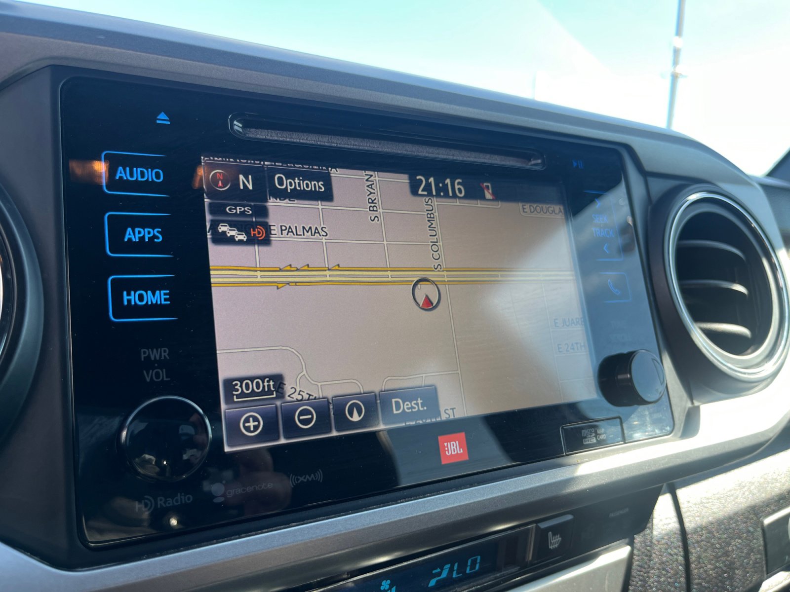 Used 2017 Toyota Tacoma Limited image 28